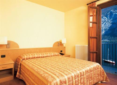 Double or Twin Room with Lake View