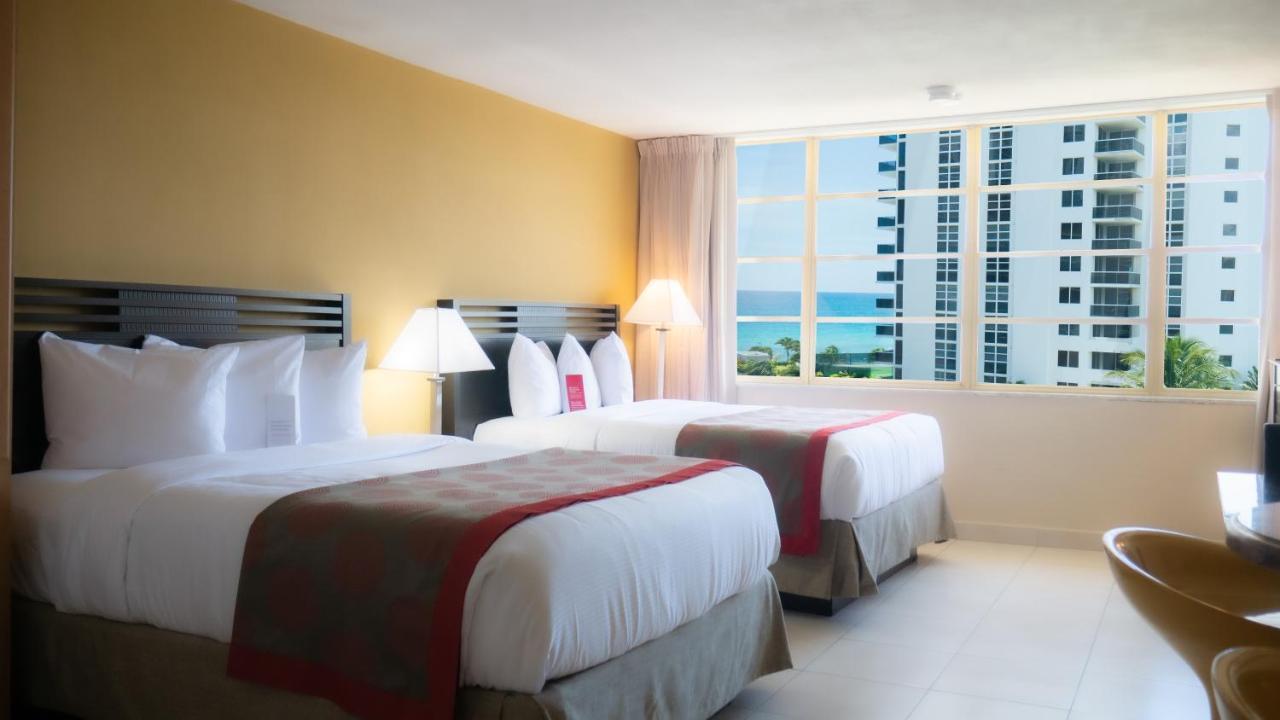 Quarto com 2 Camas Queen-size e Vista Parcial - Não Fumantes