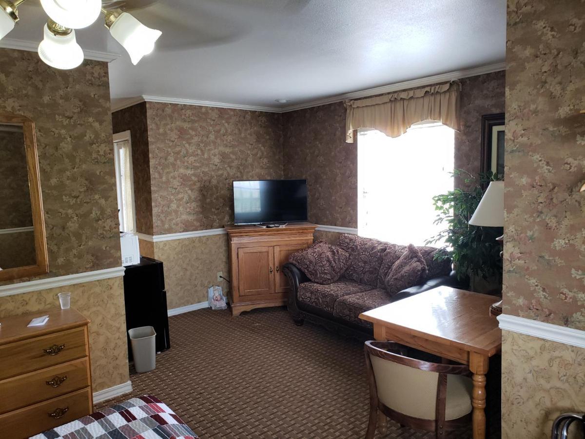 Deluxe Suite with Spa Bath