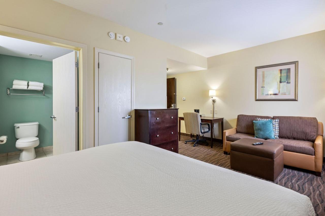 Deluxe Studio 1 King Bed Non-Smoking