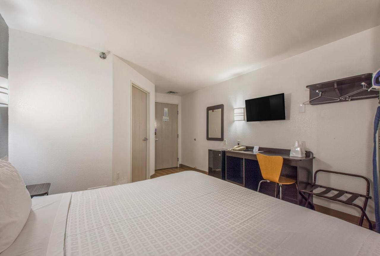 King Room - Non-Smoking