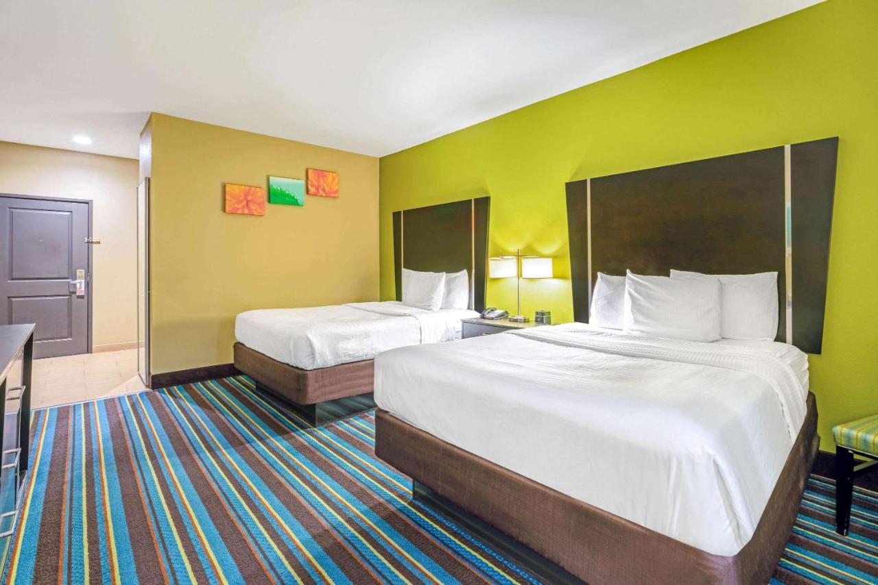 Queen Room with Two Queen Beds and Roll-in Shower - Mobility Accessible/Non-Smoking