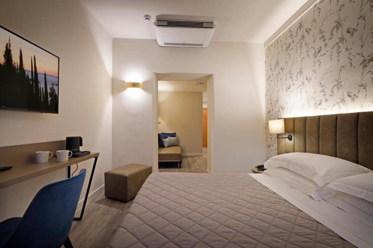 Superior Double or Twin Room Lake View Terrace