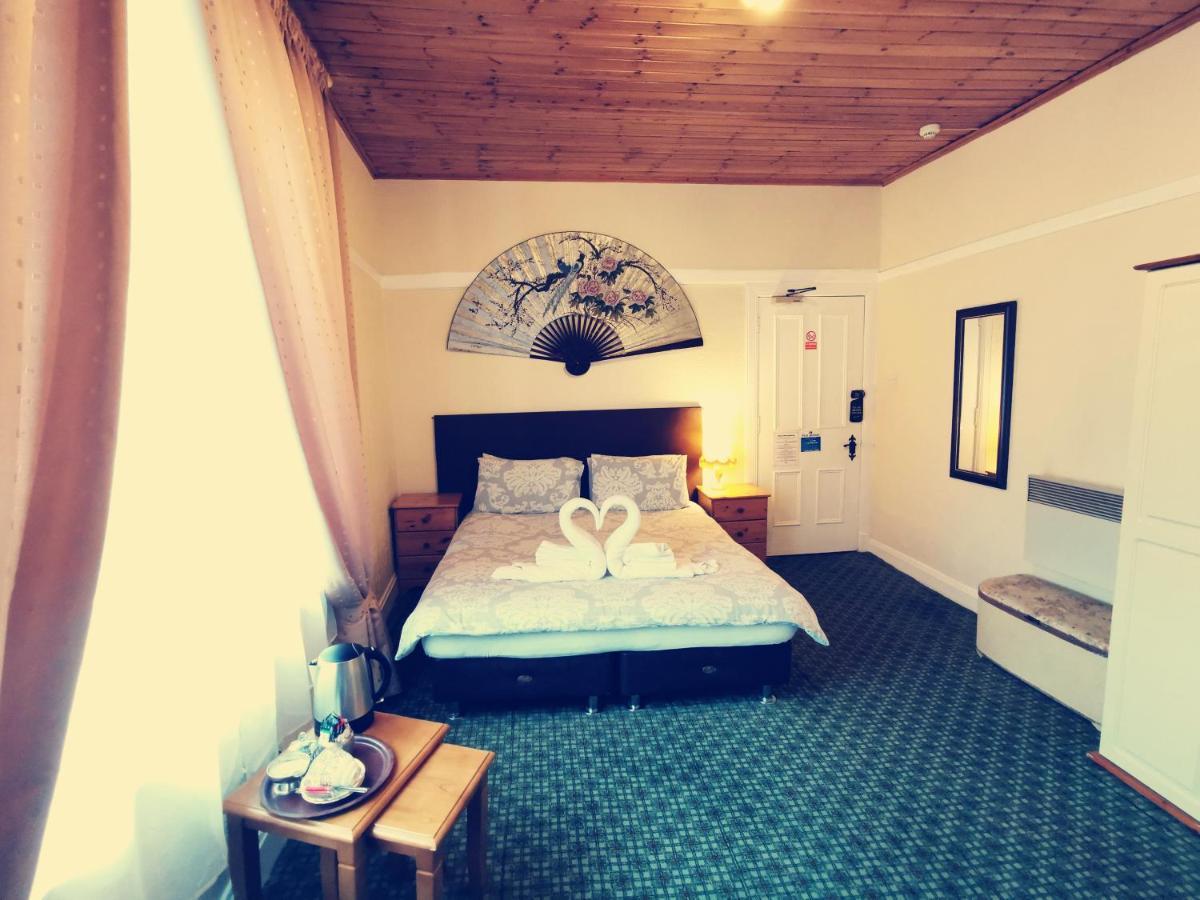 Basic Triple Room