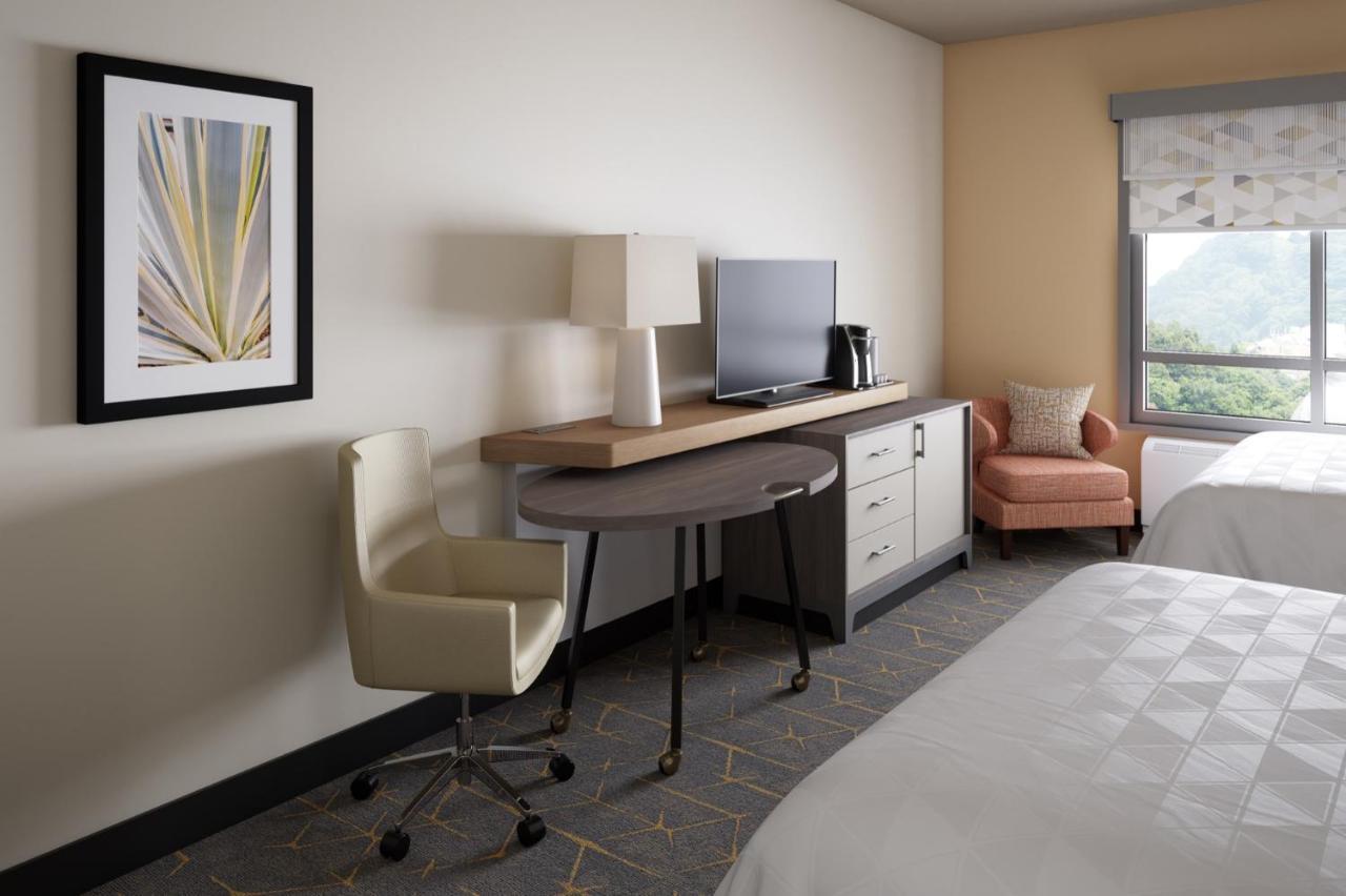 Standard King Room River View
