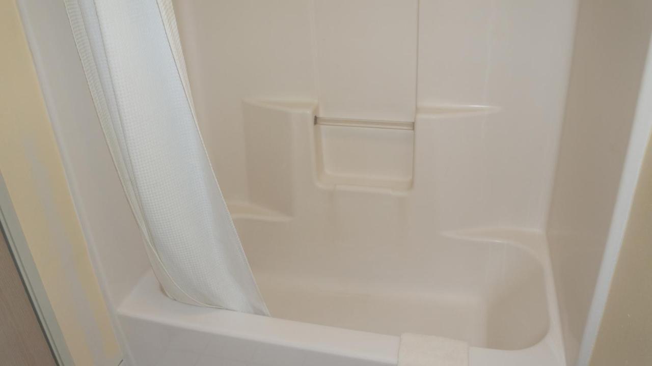 Standard Queen Room with Two Queen Beds and Roll-In Shower - Mobility Access