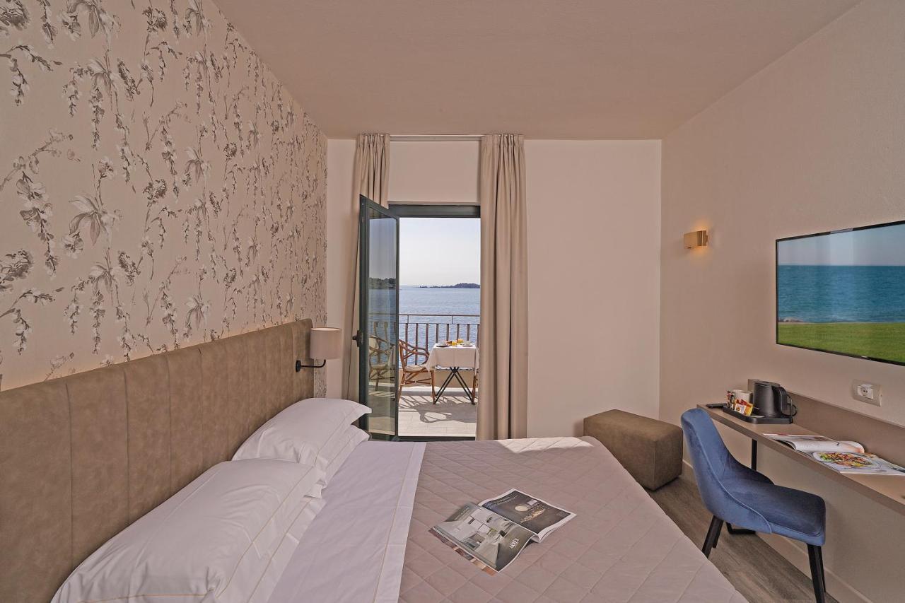 Double or Twin Room Lake View Balcony