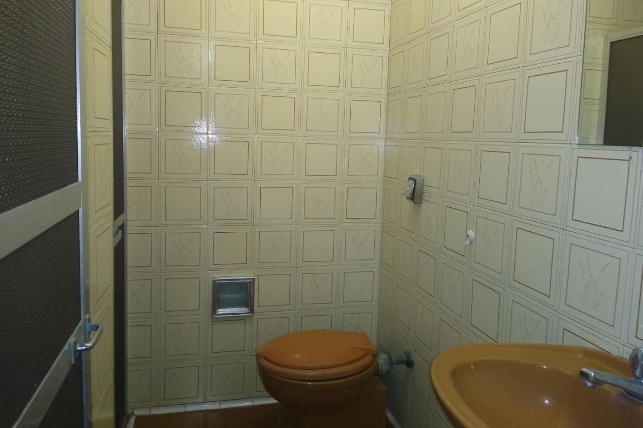 Quarto com 2 Camas de Solteiro