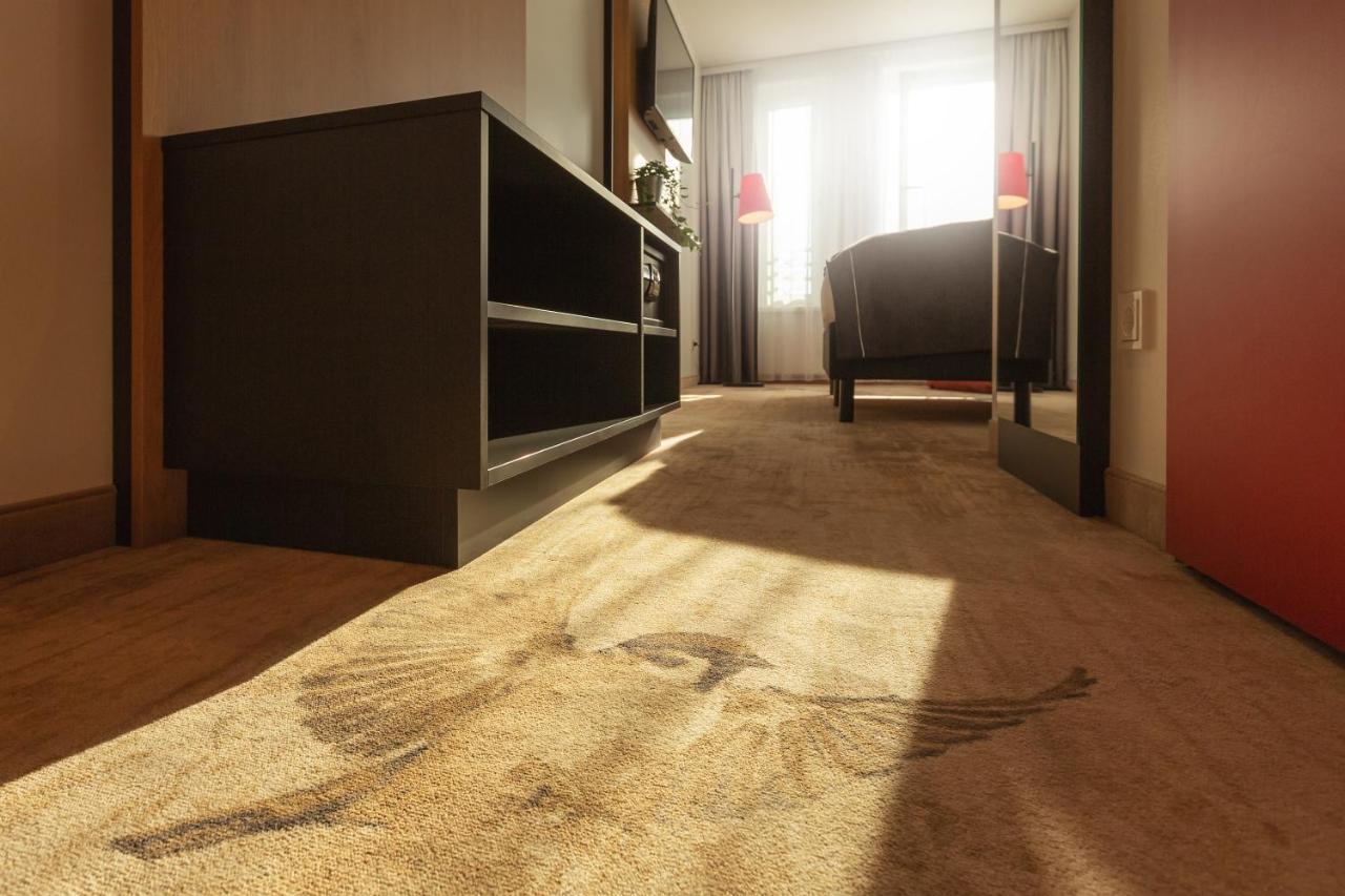 Standard Queen Room