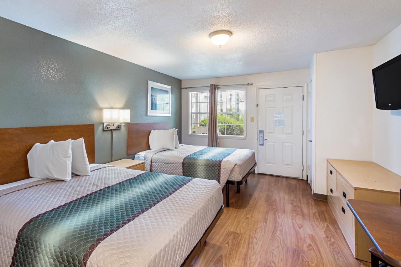 Studio Room with Two Double Beds Non-Smoking