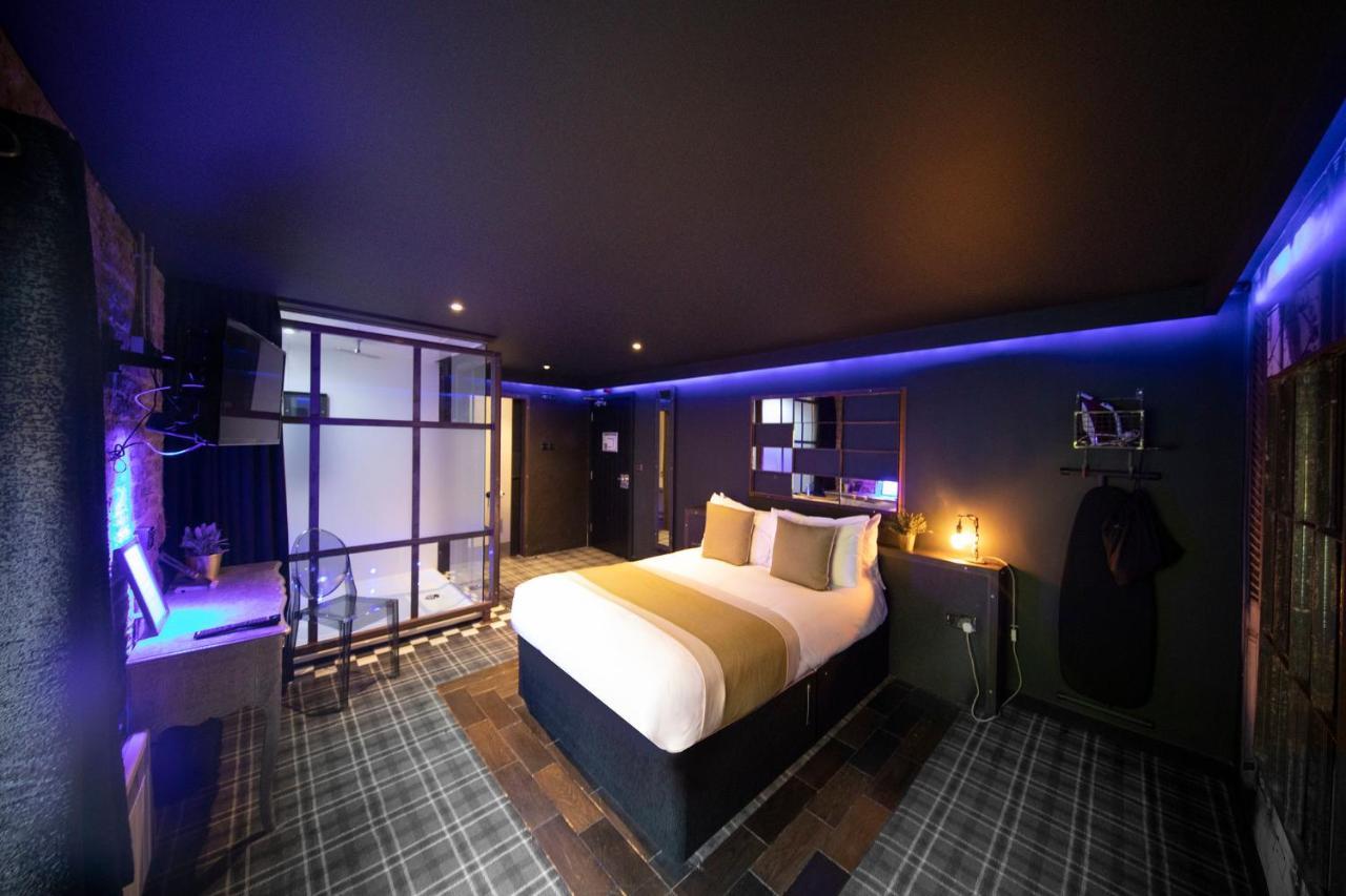 Deluxe Double Room with Street View
