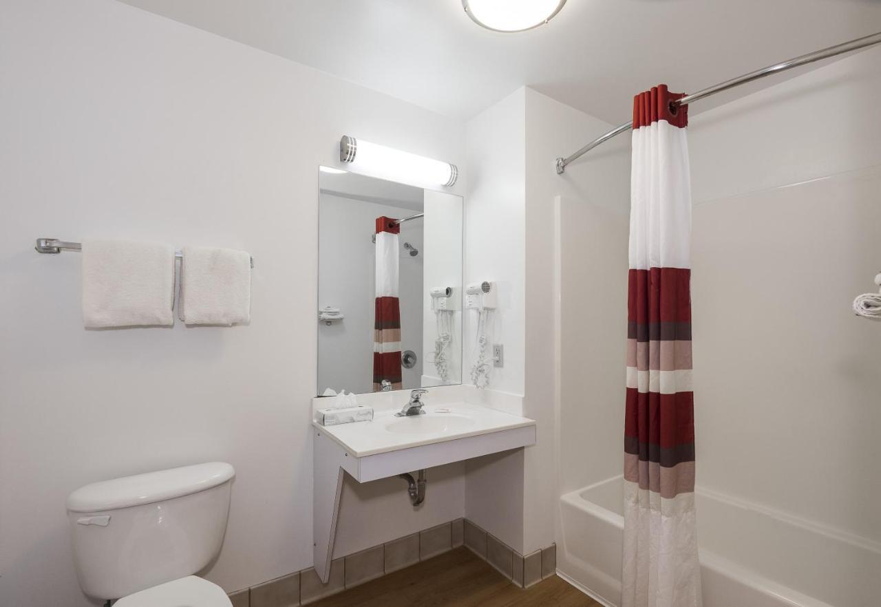 Superior King Room - Disability Access/Roll-In Shower Non-Smoking