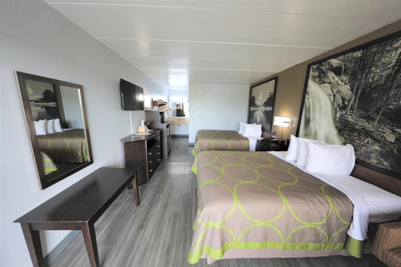 Queen Room with Two Queen Beds - Non-Smoking