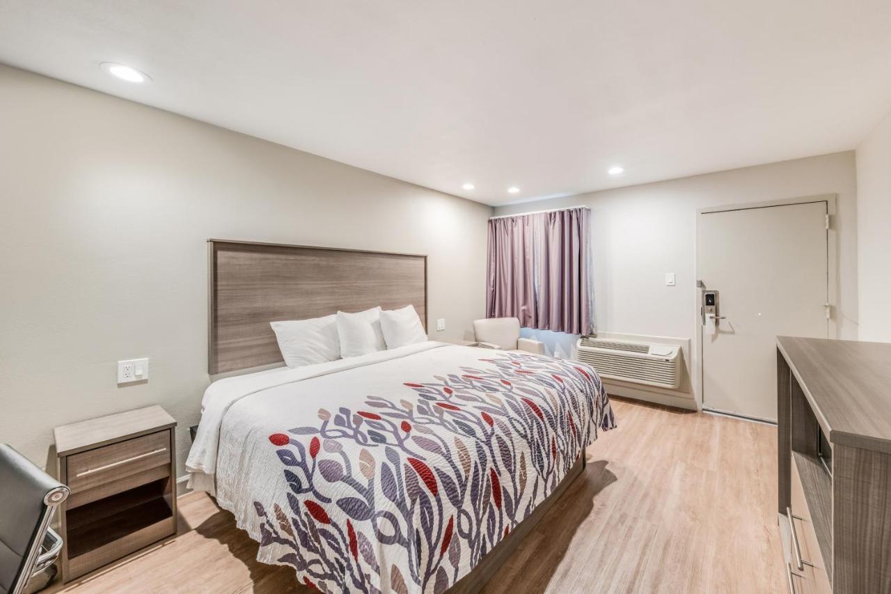 Deluxe King Room - Disability Access / Non-Smoking