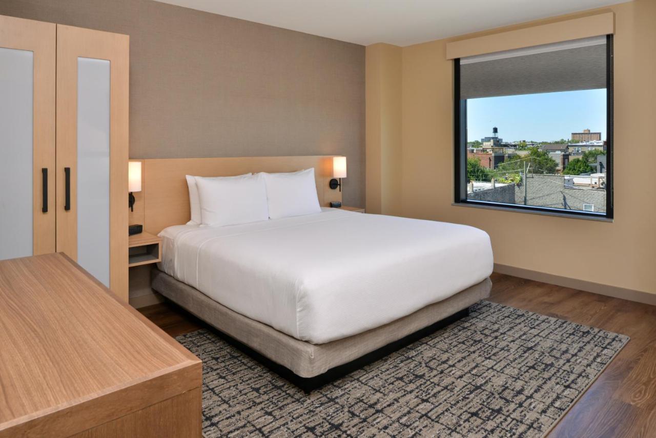 The Avenue Corner King Room with One King Bed and Sofa Bed