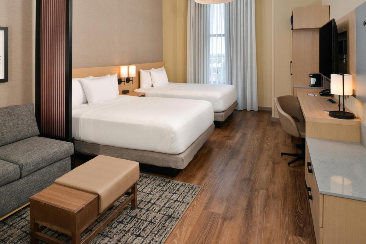 Queen Room with Two Queen Beds and Sofa Bed - High Floor