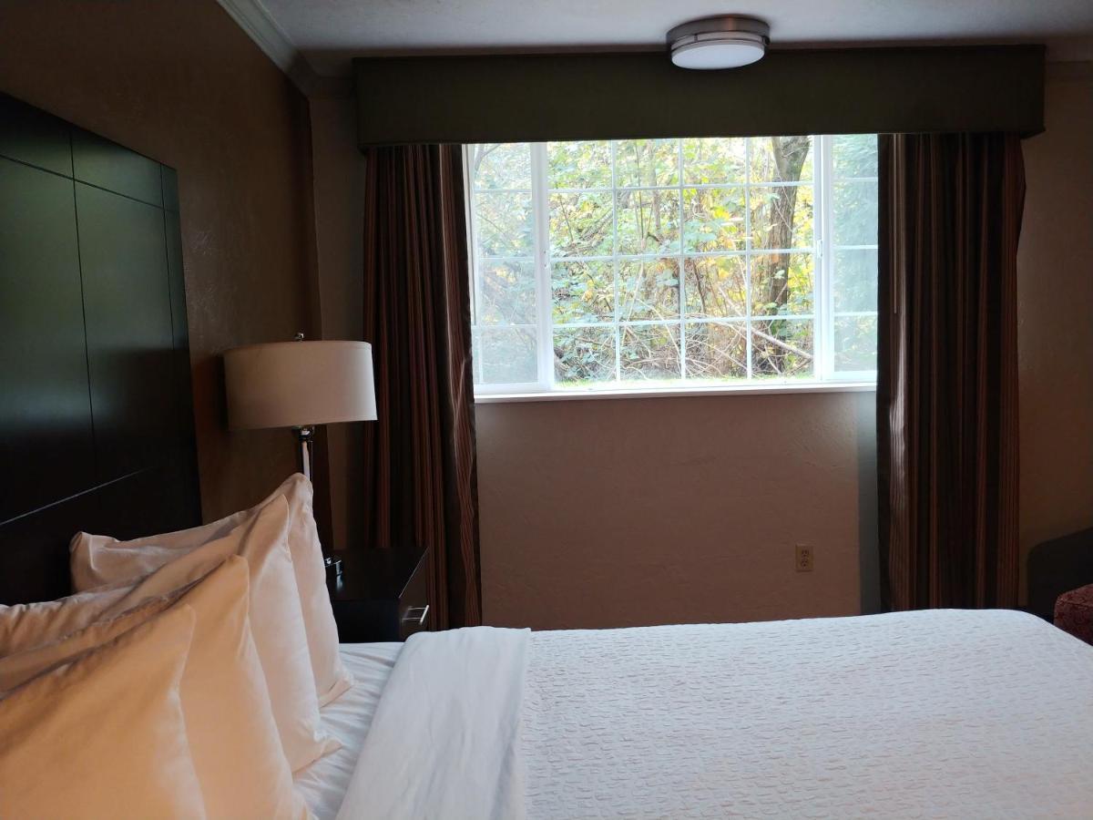 King Room - Non-Smoking