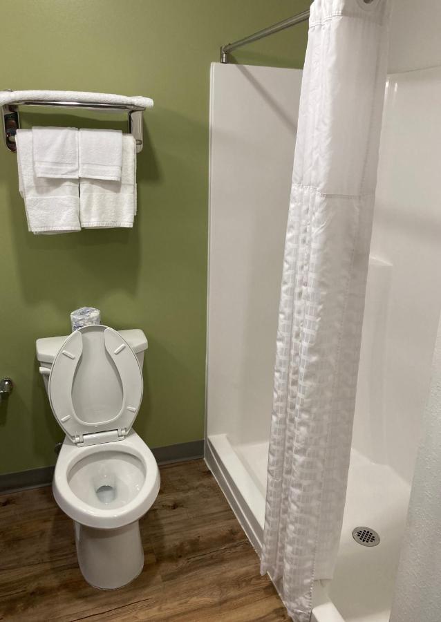 Standard Queen Room Shower Non-Smoking