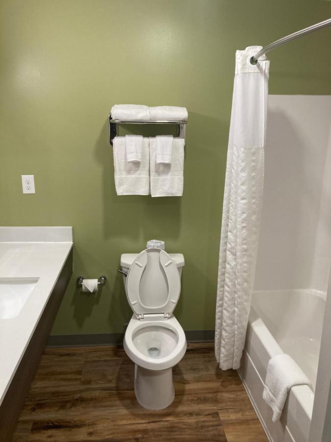 Standard Queen Room Two Queen Beds Bath Tub Non-Smoking