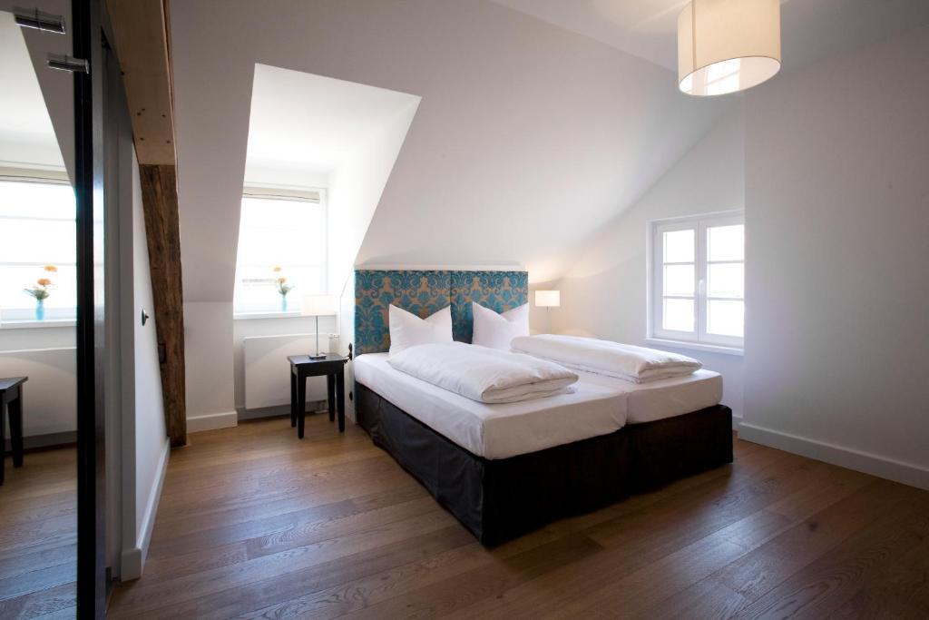 Large Deluxe Double Room
