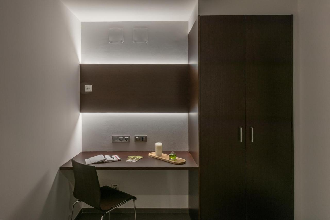 Habitación con cama extragrande.