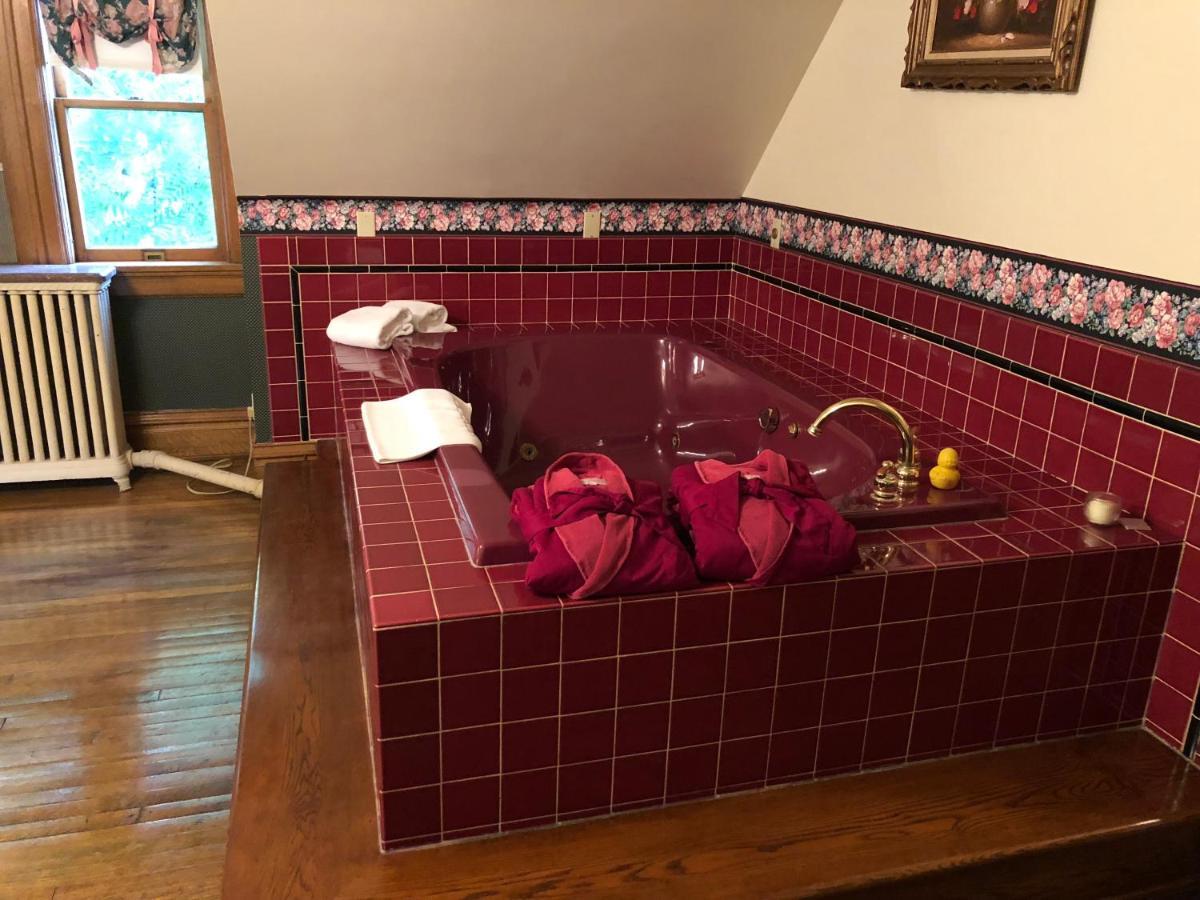 Suite with Hot Tub