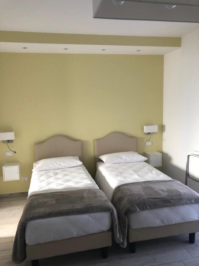 Camera Doppia con Letti Singoli con Letto Supplementare