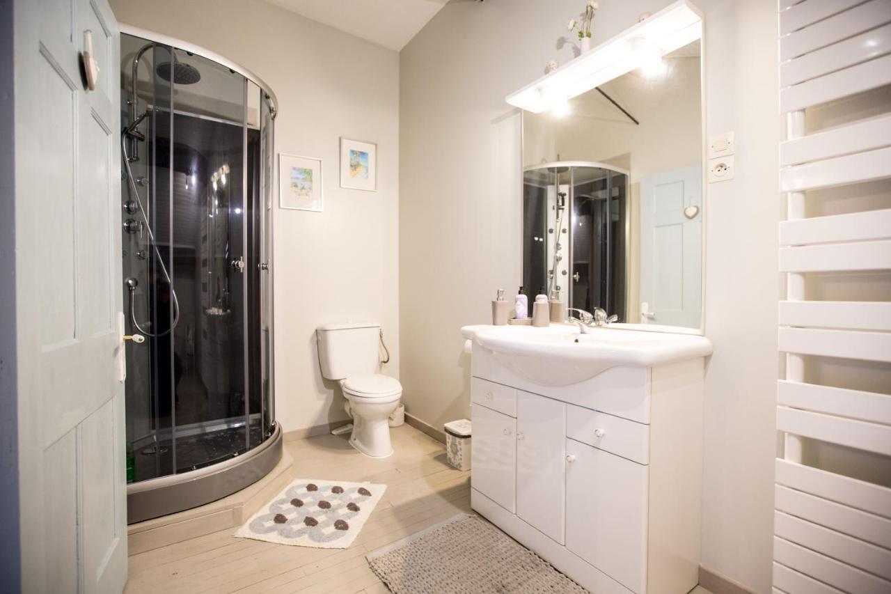 Quadruple Room Shower