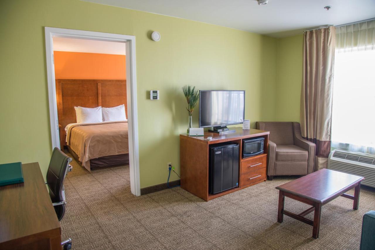 Efficiency King Suite - Accessible/Non-Smoking
