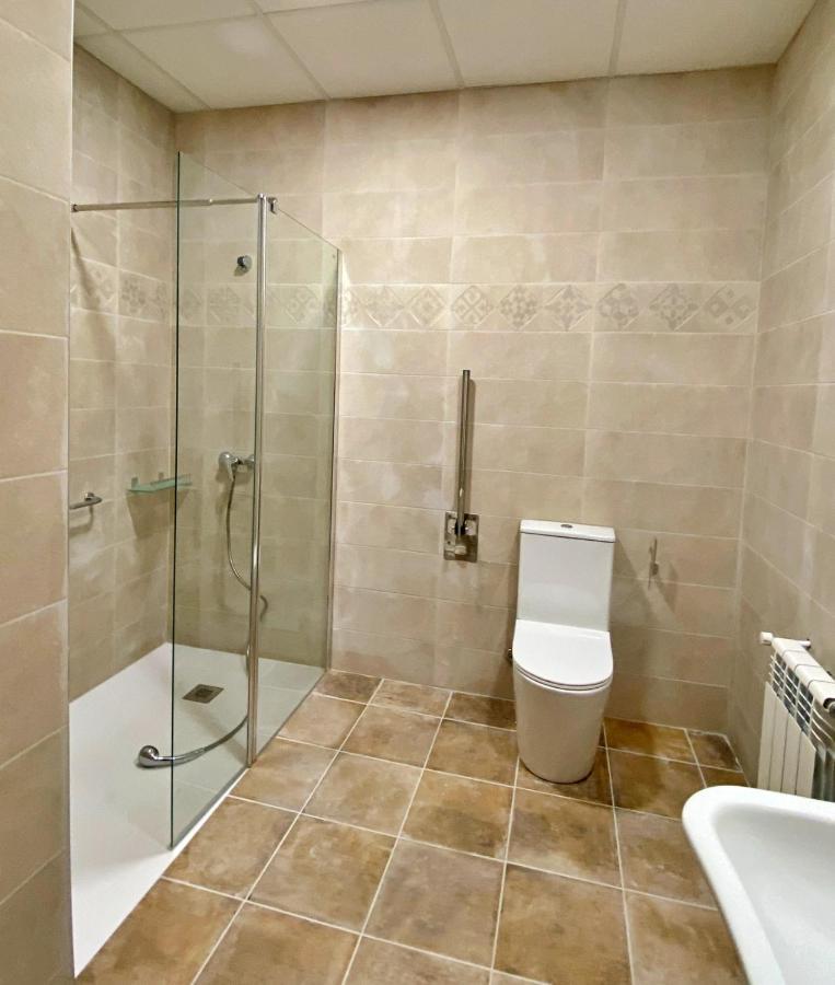 Habitación adaptada para personas con movilidad reducida - Cama grande
