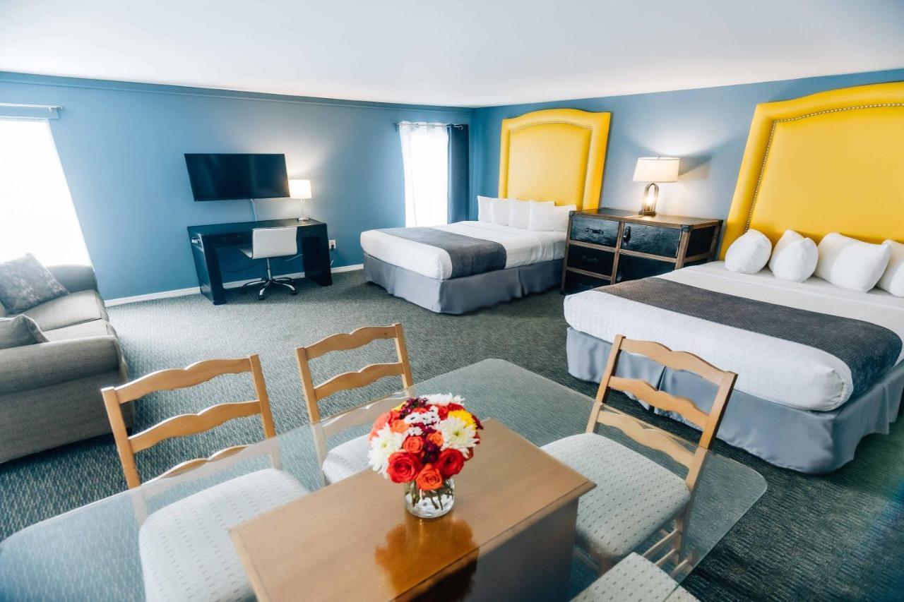 Queen Suite Two Queen Beds