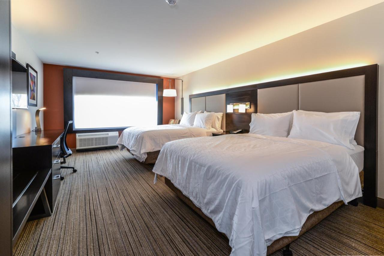 Standard Queen Room with Two Queen Beds