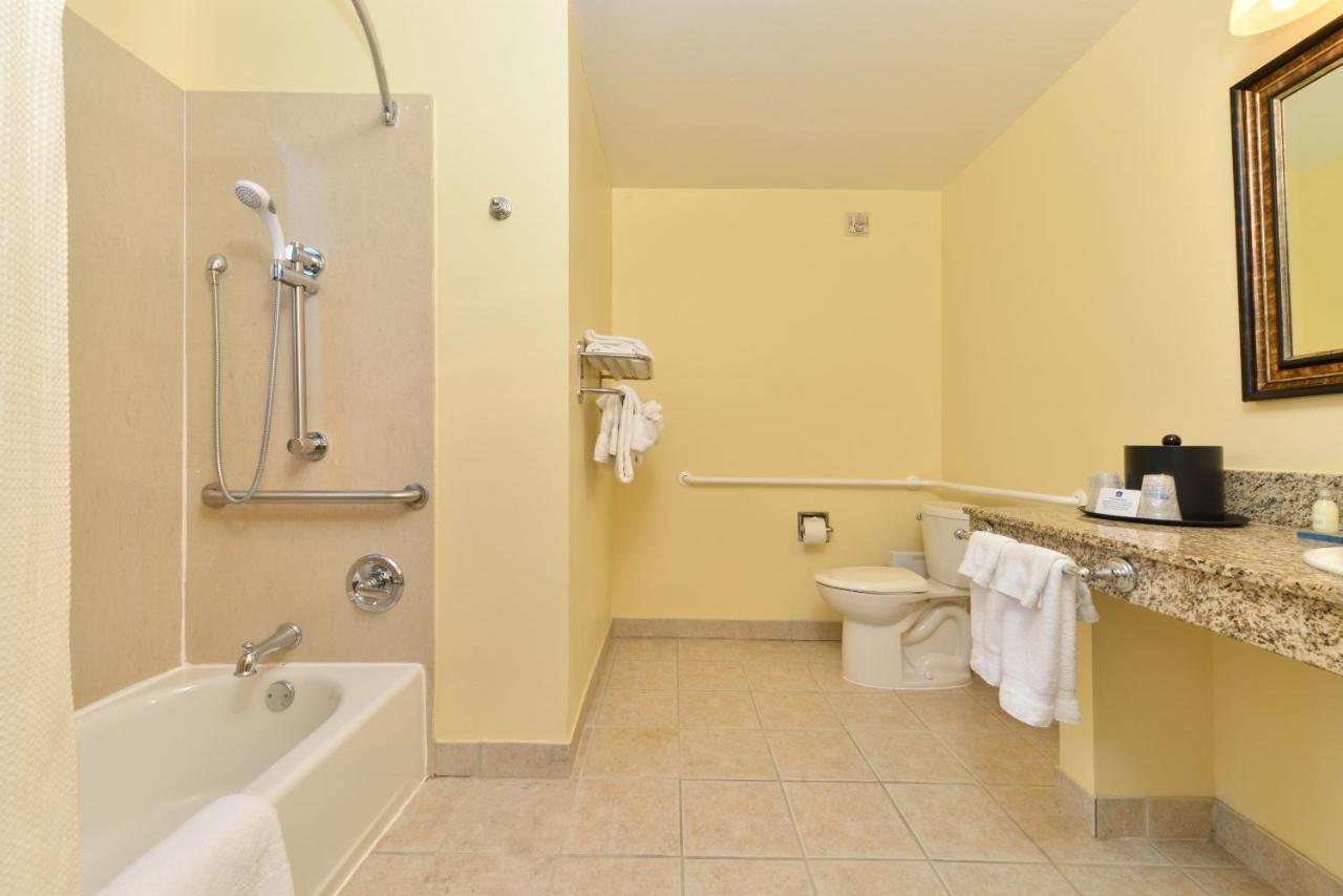 Double Room with Two Double Beds - Disability Access