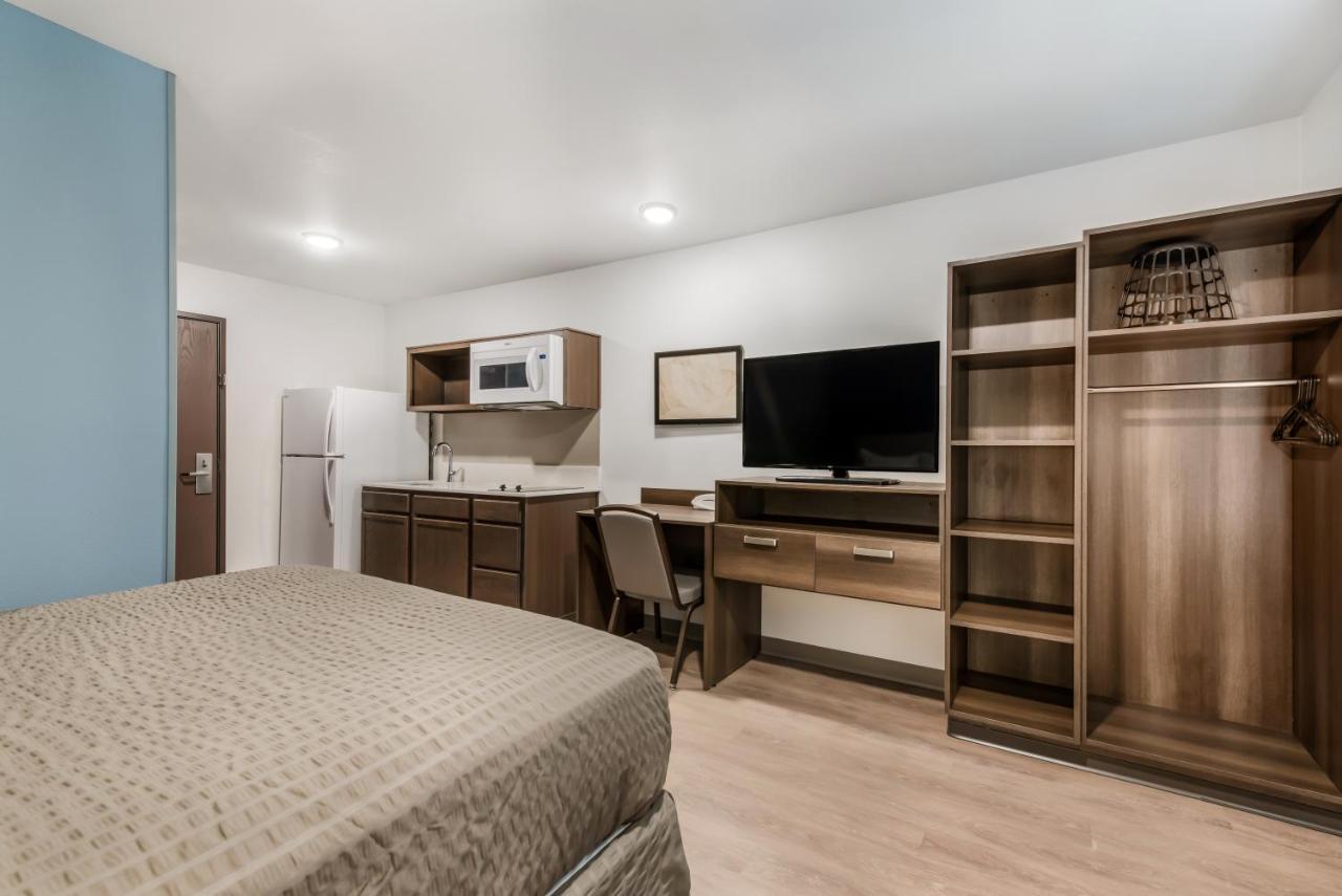 Queen Room with Roll-In Shower - Accessible/Non-Smoking