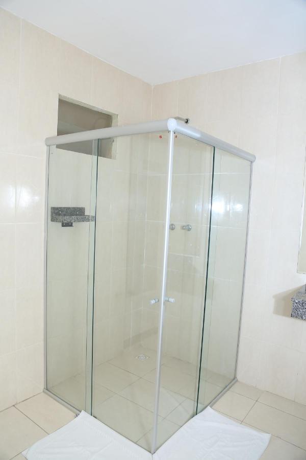 Quarto Grande com Cama de Casal ou 2 de Solteiro