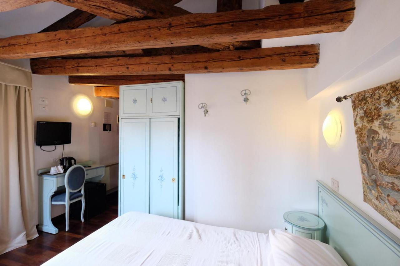 Standard Double or Twin Room,1072561405:JPEG