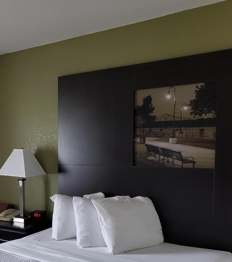 Queen Room - Non-Smoking