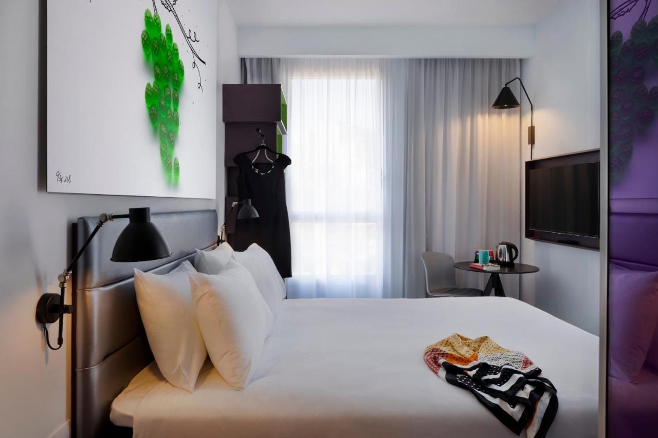 Superior Queen Room with City View