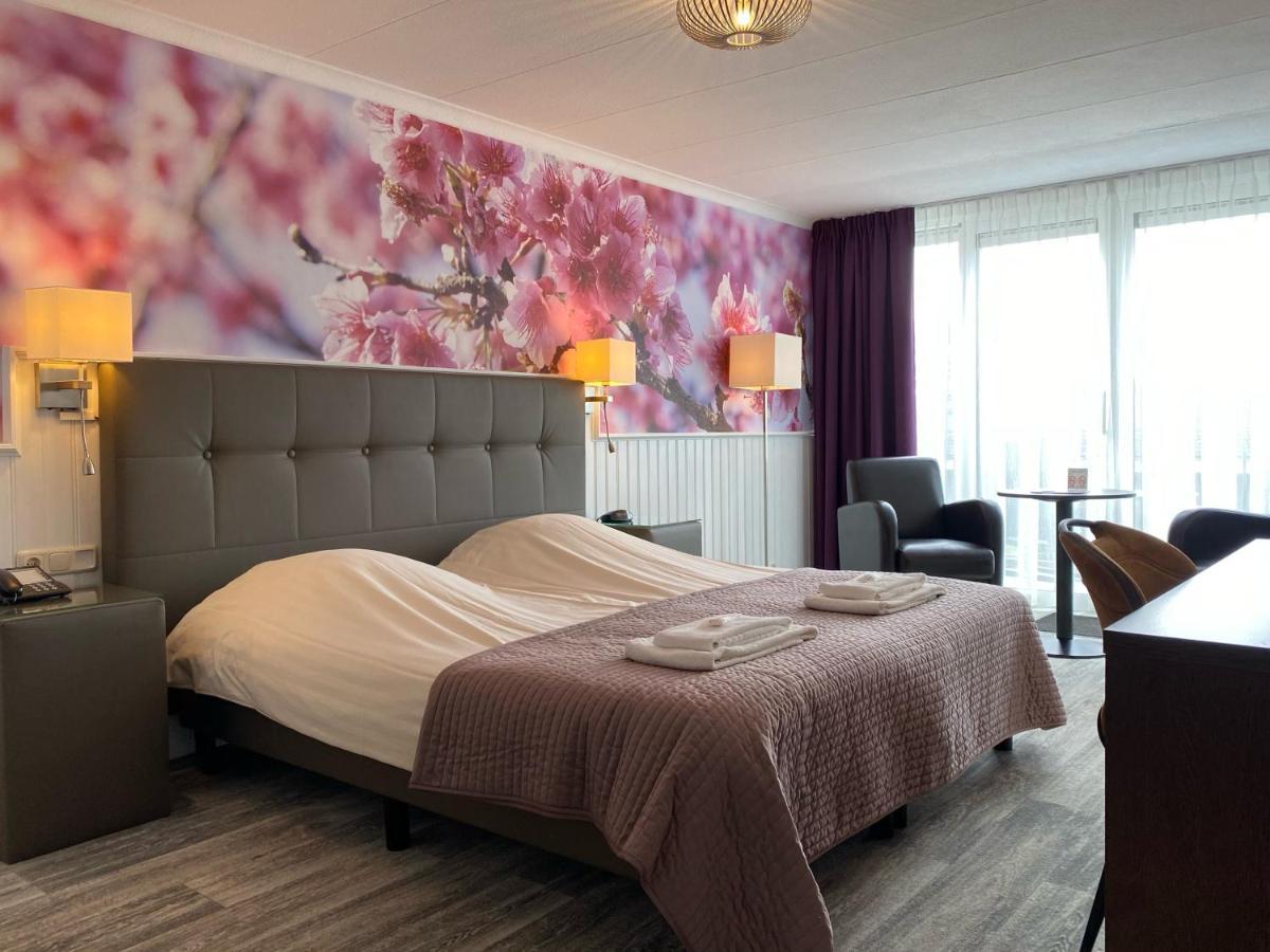 Double Room Bath or Shower