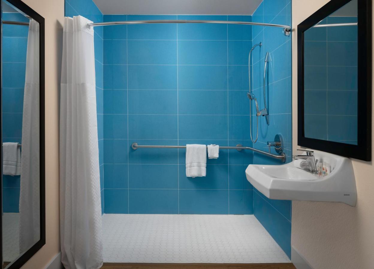 1 Queen Bed | Mobility Accessible - Oceanside - New 60s Retro-Style Decor
