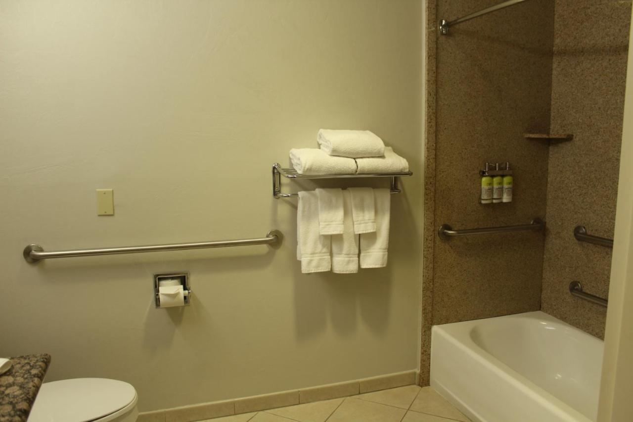 Suite Hearing Accessible Non-Smoking