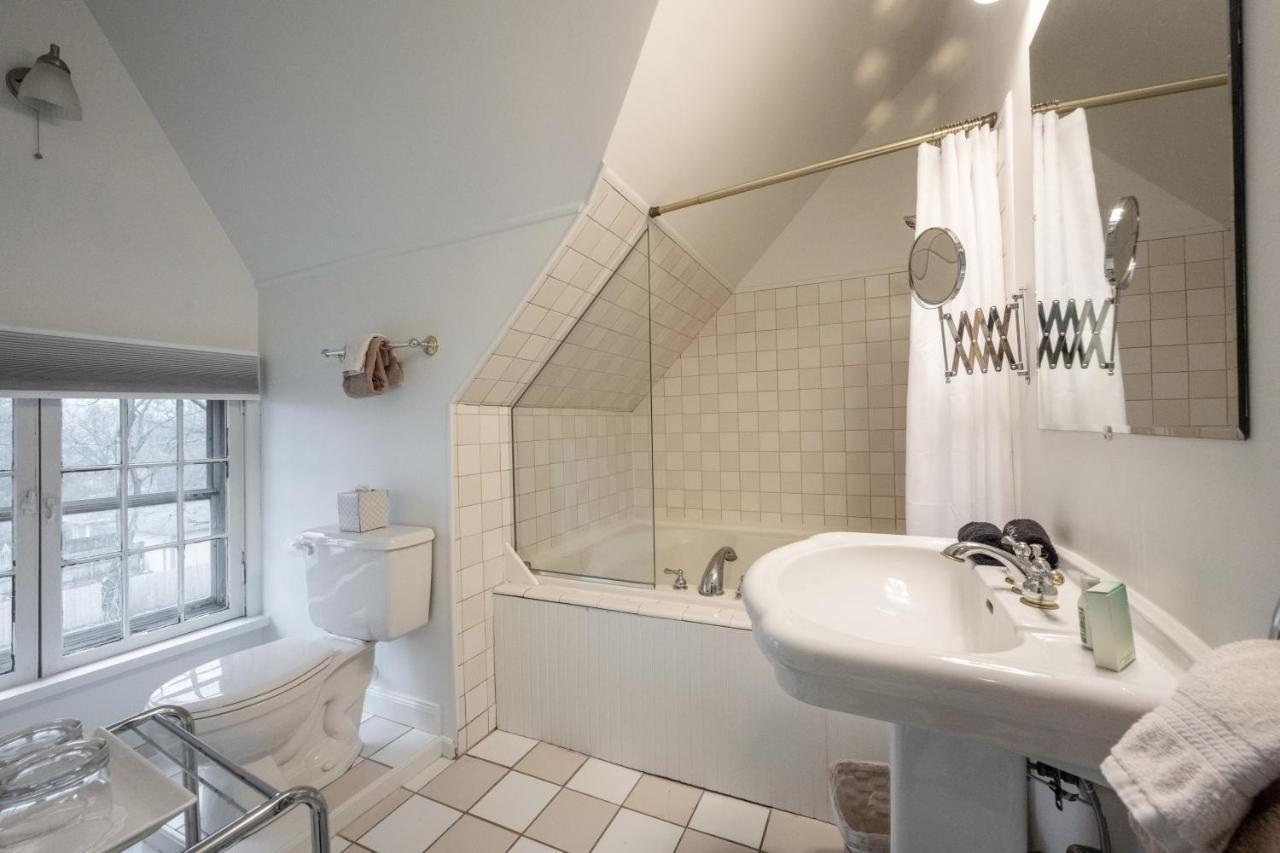 Superior Queen Loft (SE Loft)