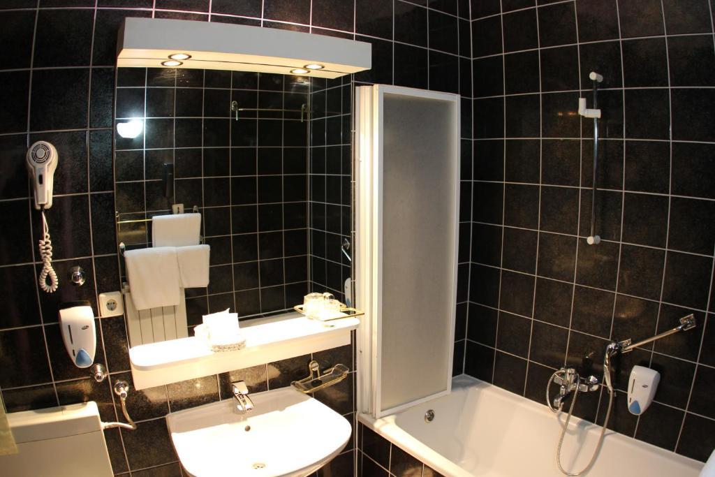 Deluxe Double Room with Balcony and Sea View
