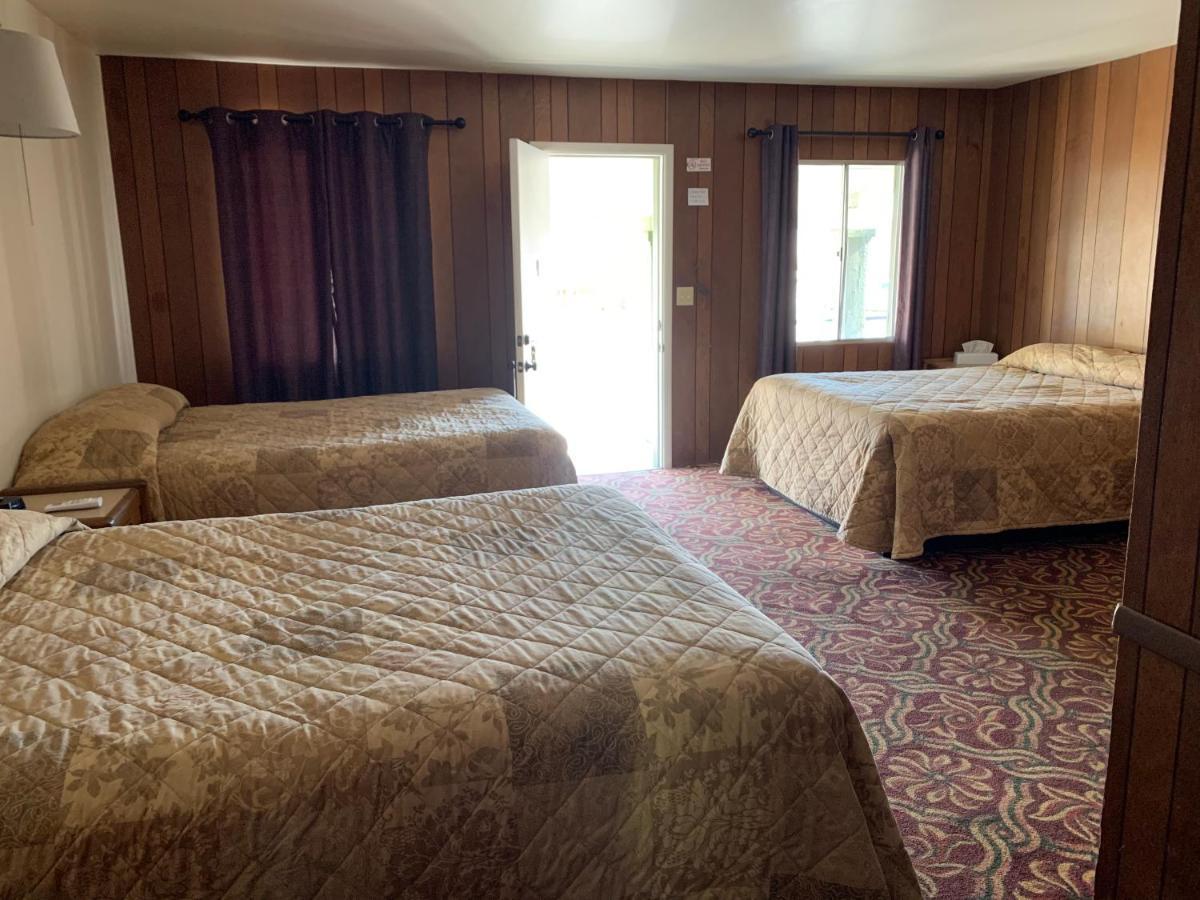 Triple Room with Three Queen Beds