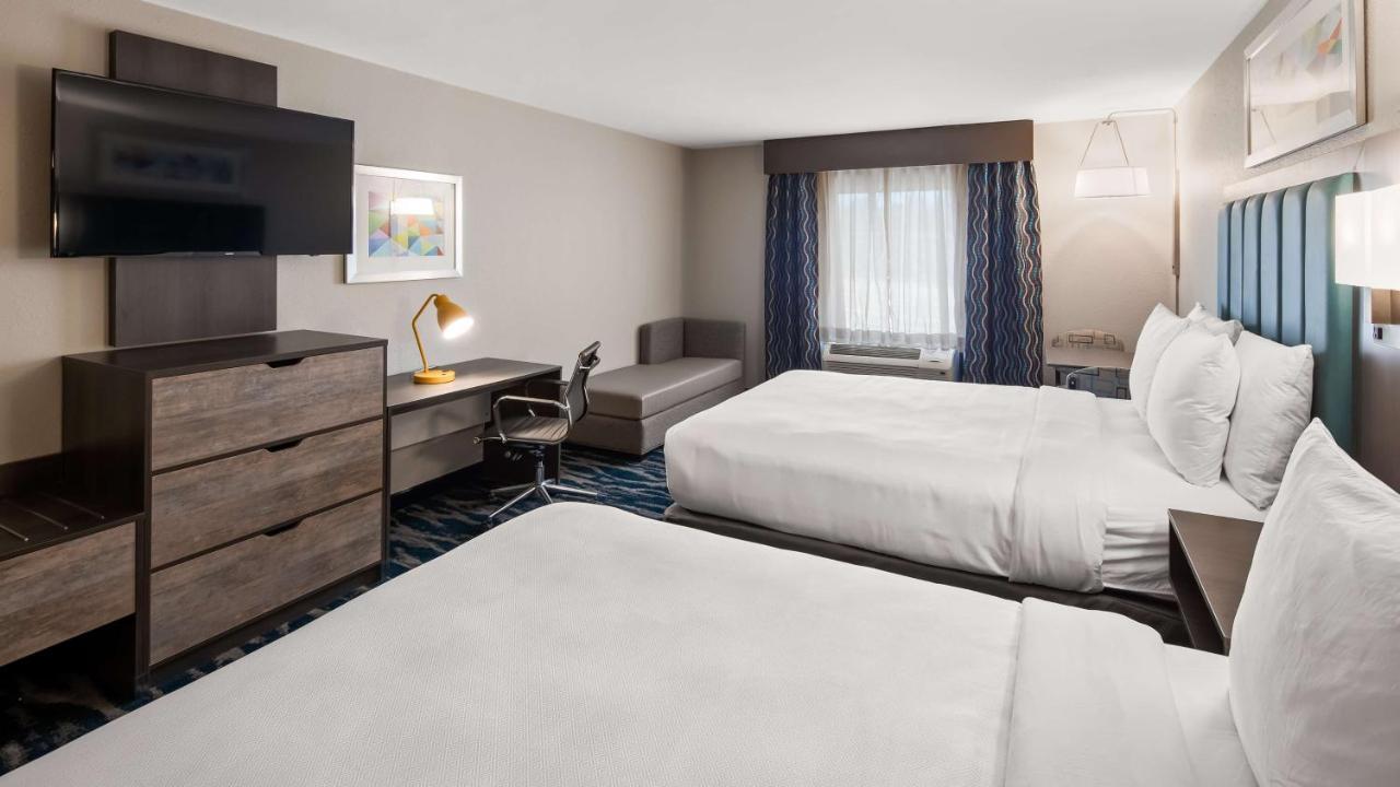 Queen Suite with Two Queen Beds
