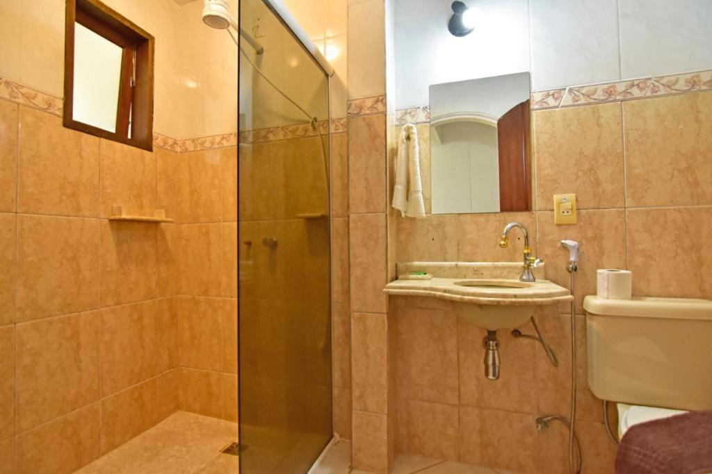 Quarto Econômico com 2 Camas de Solteiro