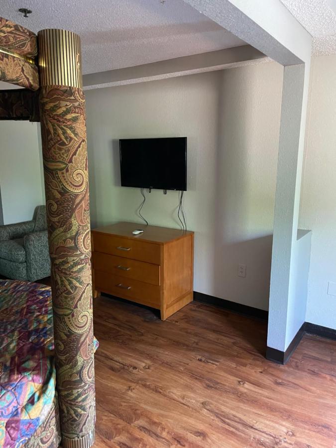 Suite with Hot Tub
