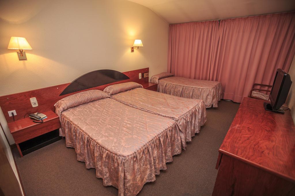 Triple Room Bath