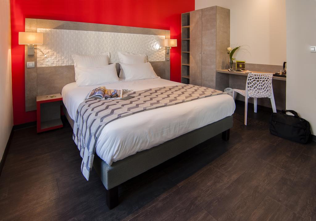 Superior Double Room with Large bed and Shower