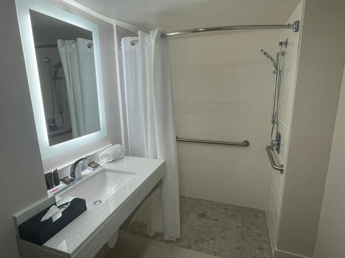 King Room - Disability Access - Non-Smoking